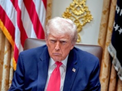 Cła 10% i 25% na Europę. Trump łączy taryfy z "zakupem" Grenlandii