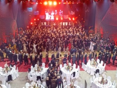 Dobra zabawa i szczytny cel. W Toruniu trwa Marszałkowski Bal Dobroczynny