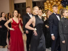 Studniówka uczniów ze Szkoły Technicznej im. Dywizjonu 303 BZDZ w Chojnicach