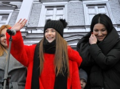 Mama Roxie Węgiel pozuje z córką. Fani jednogłośnie: "Wyglądacie jak siostry"