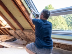 Dofinansowanie do wymiany okien, drzwi, a nawet bram garażowych. Lista się na tym nie kończy