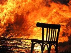 Mężczyzna zginął w pożarze domu pod Brzegiem. W akcji 9 zastępów strażaków