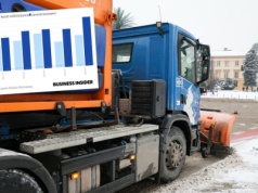 Zima nie przestaje dawać o sobie znać. Oto ile kosztowało odśnieżanie Warszawy