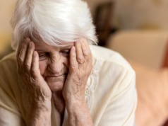 Dziura w rządowej reformie. Samotni emeryci zostali bez wsparcia