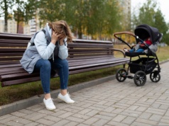 "Rozumiem mamy, które żałują macierzyństwa. Większość kobiet musiała odstawić siebie na bok"