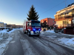 Kraśnik: interwencja strażaków po wykryciu tlenku węgla. Jedna osoba trafiła do szpitala