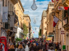 Polacy uciekają z kraju na ferie. Ten kierunek jest "fenomenem zimy"