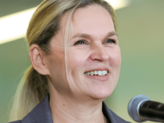 Zjawiła się na studniówce i wywołała szum. Nagranie obiegło całą Polskę