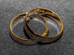 Wyrok TSUE zobowiązuje Polskę do uznawania małżeństw jednopłciowych z innych państw UE. Rząd zmienia wzory dokumentów stanu cywilnego