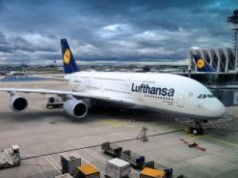 Szybki internet w samolocie. Lufthansa mówi tak, a Ryanair – nie 