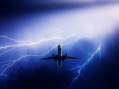 Czy samolot jest bezpieczny podczas burzy? Piloci rozwiewają wątpliwości