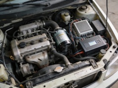 Polscy kierowcy wybrali. Ten jeden rodzaj napędu nie ma dziś dla nich konkurencji