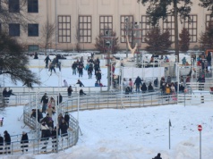 Ice Park Kraków w Parku Jordana oblegany. Duże zainteresowanie lodowiskiem