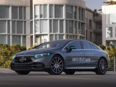 Mercedes wprowadza na rynek nowy kolor świateł. Będą turkusowe