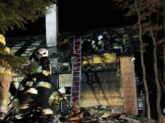 Pożar domu w Bukowcu. Kilkugodzinna akcja wielu zastępów