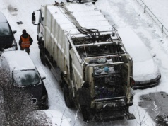 Ile naprawdę zarabia kierowca śmieciarki. Różnice są ogromne