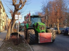 Protest rolników w Błaszkach. Wysypali kapustę i wylali gnojowicę