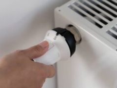 Zarządcy bloków kontrolują temperaturę. Nowe zasady uderzą w oszczędzających kosztem sąsiadów