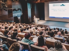 Zrobili test „tajemniczego klienta" na polskich uczelniach. Większość oblała
