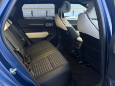 Ma ciekawą linię i dużo miejsca na nogi. Wprost mówią, żeby nie sugerować się cennikiem, bo da się sporo zejść