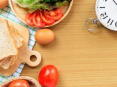 Śniadanie czy przekąski późnym wieczorem — z czego należy zrezygnować?