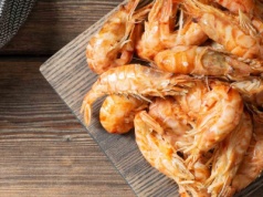 Popcorn w wytrawnej odsłonie – krewetki z kukurydzą i kremowym sosem