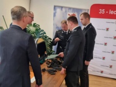 Defibrylatory, sprzęt łączności, agregaty i koparka. W Gminie Głusk przekazano sprzęt z Programu Ochrony Ludności