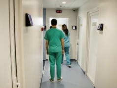 Płace rozsadzają budżety szpitali. "Wkrótce pielęgniarka zarobi więcej niż prezydent miasta"