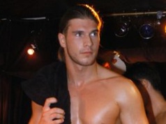 Był "polskim hydraulikiem". Po latach ujawnił, ile na tym zarobił