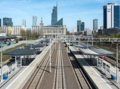 Warszawa: Duże problemy w ruchu kolejowym – późnienia sięgają ponad 2 godzin