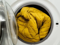 Mróz wraca ze zdwojoną siłą. Polacy wlewają 3 krople do pralki i ratują kurtki za setki złotych