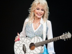 Dorastała w skrajnej biedzie, została ikoną popkultury. Oto niezwykła historia Dolly Parton