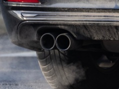 Benzyna wraca do łask. Koniec wsparcia dla aut elektrycznych