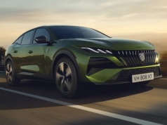 Peugeot E-408 lekko odświeżony. V2L, Plug & Charge, bateria nadal 61 (58) kWh, „wartość wystarczająca dla większości”