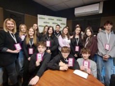 W studiu Radia ZW gościliśmy uczniów klasy 2 TE z Zespołu Szkół nr 1 w Wieluniu oraz ich wychowawczynię, dr inż. Martę Konieczną-Kucharską