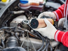 Dlaczego zimą nie warto odkładać wymiany filtra oleju?