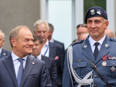 "Rząd kolejny raz stara się omijać prawo". Burza po zawieszeniu szefa SOP-u