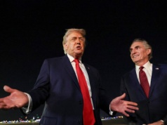 Gdy Europa szykuje odwet, Polska stoi w rozkroku. Co Tusk odpowie Trumpowi?