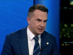 Komunikacja rządu Donalda Tuska. Jest lepiej, ale dalej w cieniu opozycji