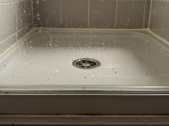 To koniec wiercenia w kafelkach. Bez silikonu, bez śrub, nowy sposób rozwiązuje problem