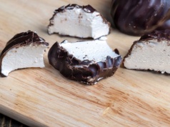 Prosty przepis na ptasie mleczko. Jest tak dobre, że zniknie ze stołu nim się obejrzysz