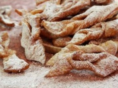 Tak faworki robiły nasze babcie i prababcie. To najbardziej klasyczny i najlepszy sposób