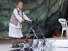 Czułość wobec odchodzenia. „Zamknij oczy Nel” w Starym Teatrze (Galeria)