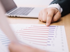 Sondaż dla wp.pl: KO 31,8 proc., PiS 26,2 proc., Konfederacja 14 proc.