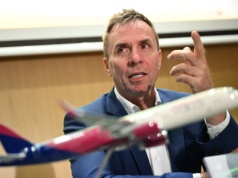 Klasa biznes w samolotach to samo zło? Głos zabrał prezes Wizz Aira, sam nie bez winy