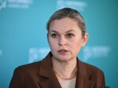 Mundurki wrócą do polskich szkół? Wyraźny podział w nowym sondażu