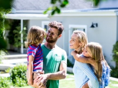 Miliony Polaków, którzy uważają się za klasę średnią, to tak naprawdę klasa niższa. „Klasa średnia zastąpiła klasę robotniczą w roli »mesjasza«”