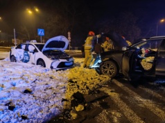 Nocna kolizja dwóch aut na al. Solidarności w Lublinie. Groźne zderzenie na rondzie im. Kuklińskiego