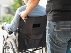 Brak limitu dochodowego i podwyżka do 3386 zł. Świadczenie po nowemu, ale jest haczyk