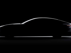 Ten samochód nie chce być nowoczesny. V8 wraca na drogi